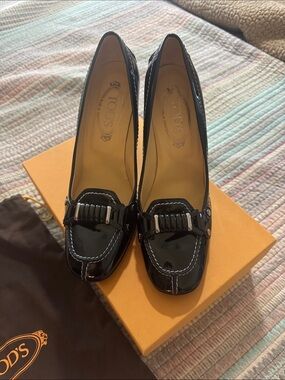 Tod's Black Patent Leather Heeled Loafers with Silver Accent